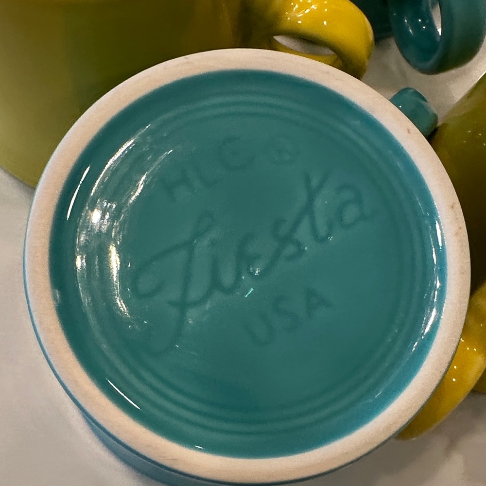 FIESTAWARE MUGS HLC  2 Yellow & 2 Turquoise Ceramic Tom & Jerry Ring Handle EUC - Picture 7 of 12